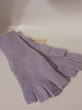 NWT Lavender Cashmere Fingerless Knit Gloves